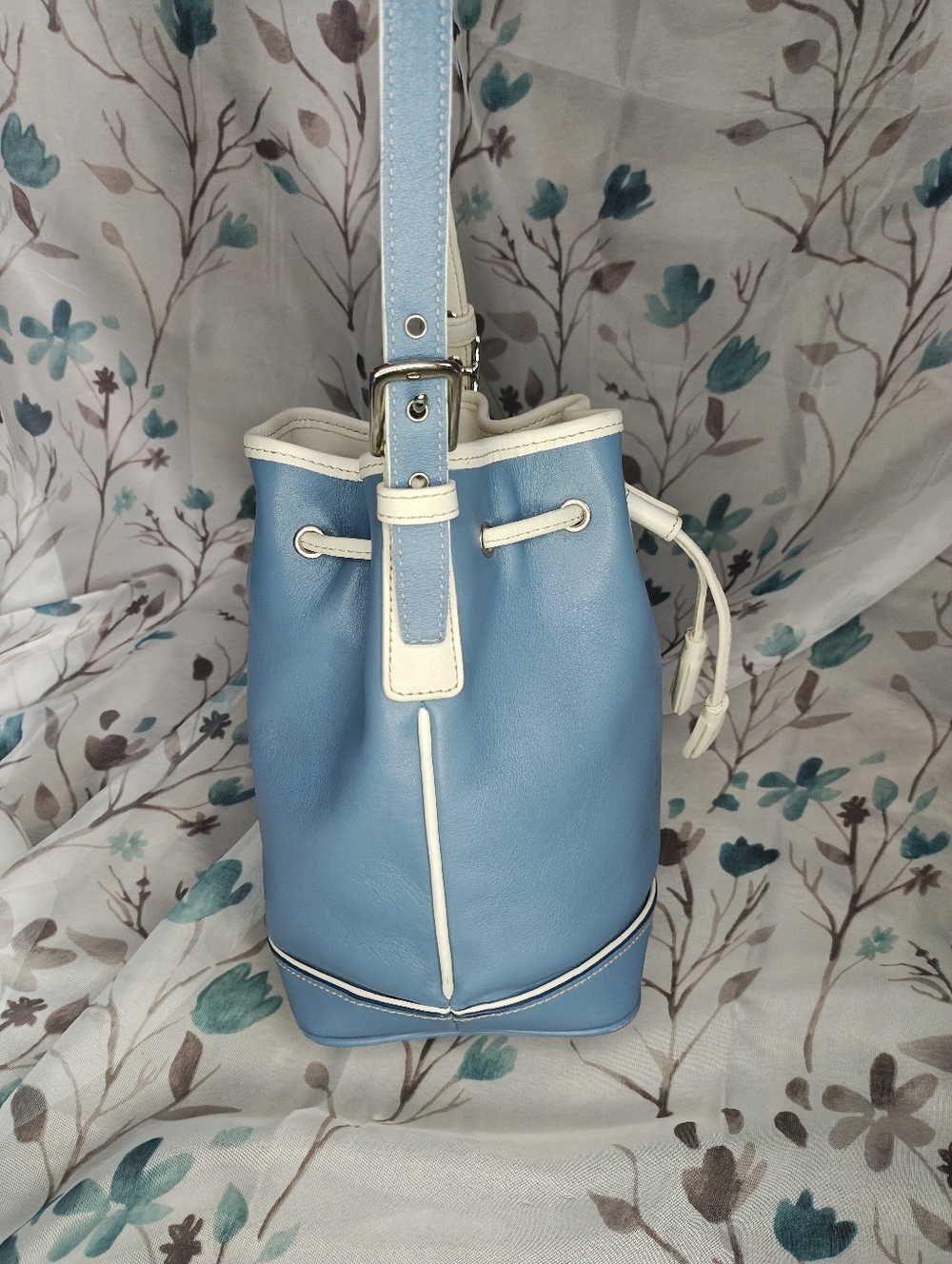Vintage 2003 Coach Drawstring Bucket Bag Blue and White Leather - Picture 8 of 16